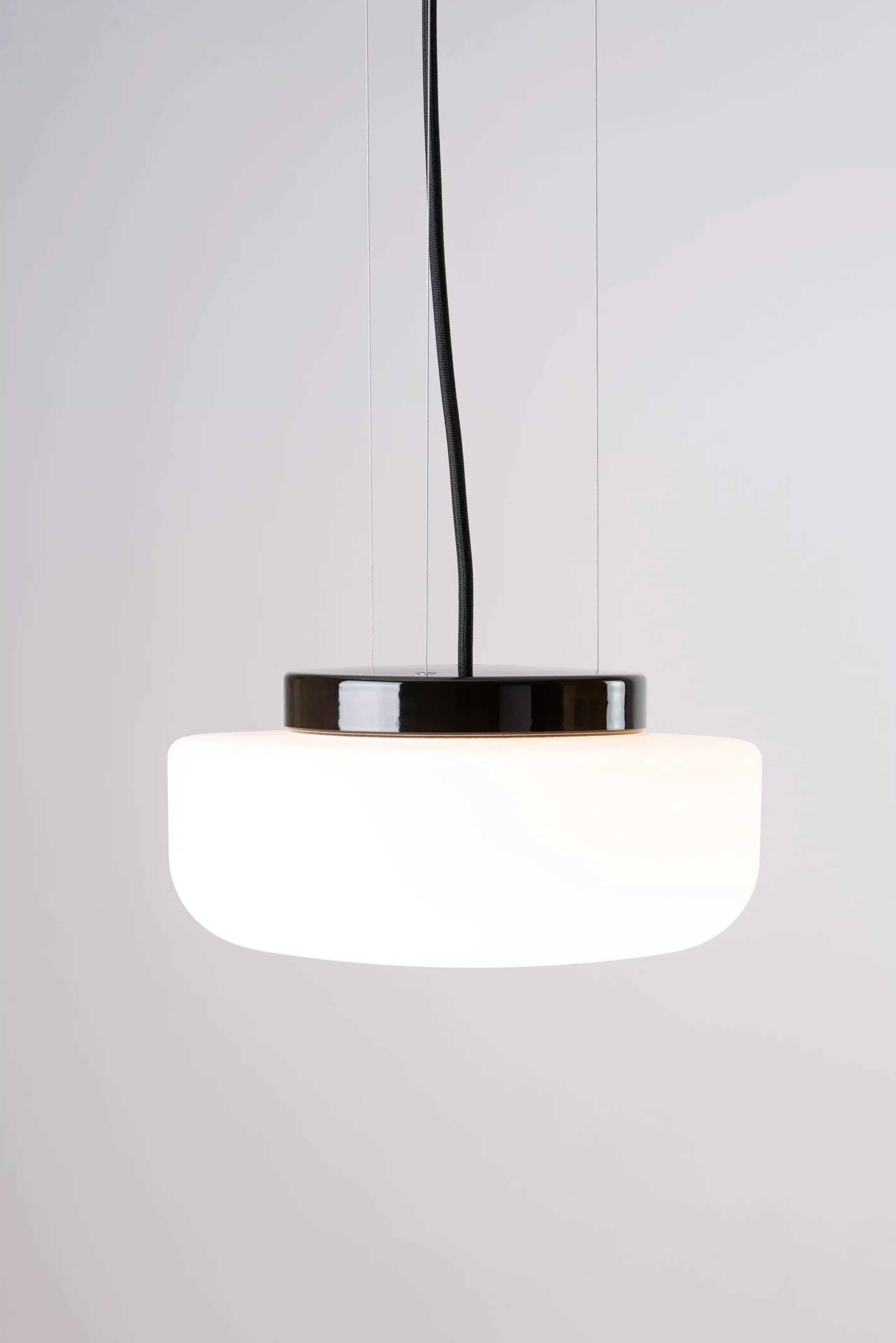 Solenne Pendant 360/176 Porzellan Pendelleuchte Led DALI 3000K schwarz | Ifö Electric