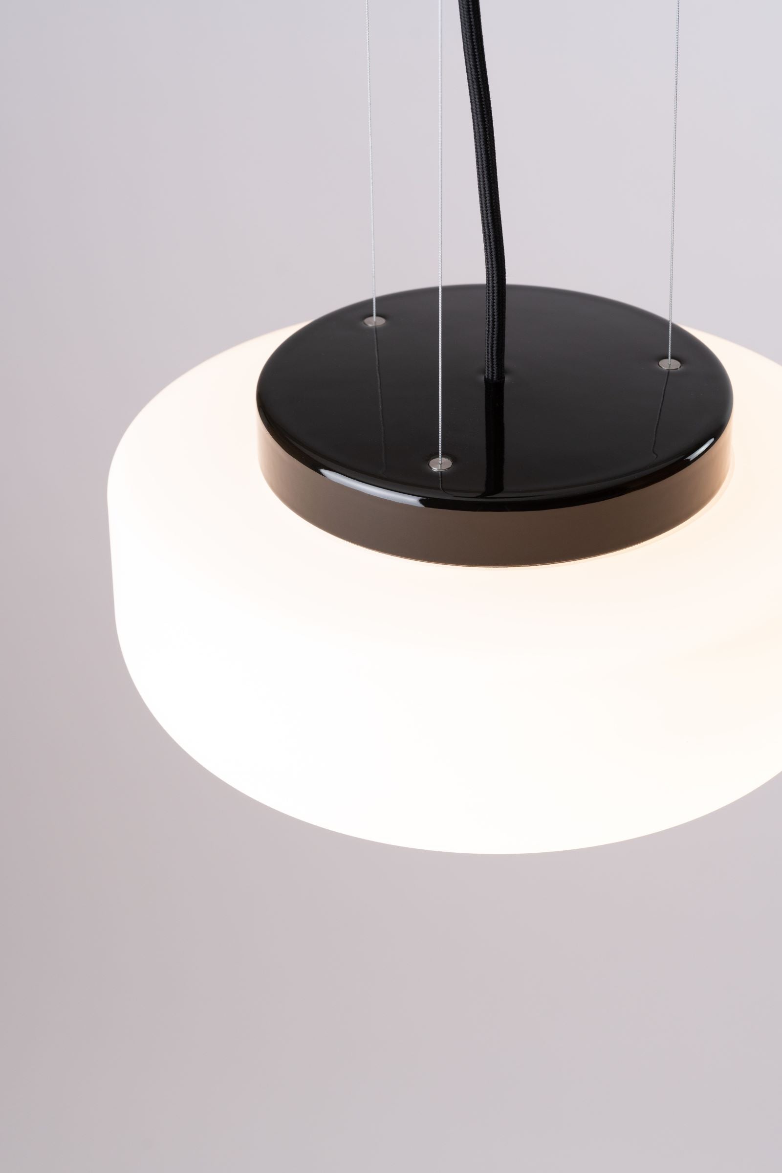 Obersicht auf Solenne Pendant 360/176 Porzellan Pendelleuchte Led DALI 3000K schwarz | Ifö Electric